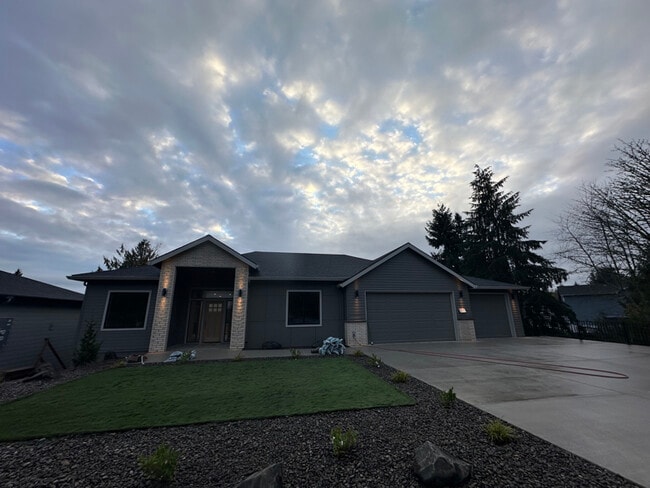 222 Curtis Dr in Longview, WA - Building Photo - Building Photo