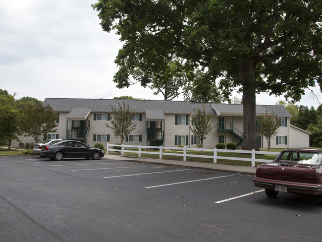 Morgan Hills Apartments in Morganton, NC - Building Photo - Building Photo