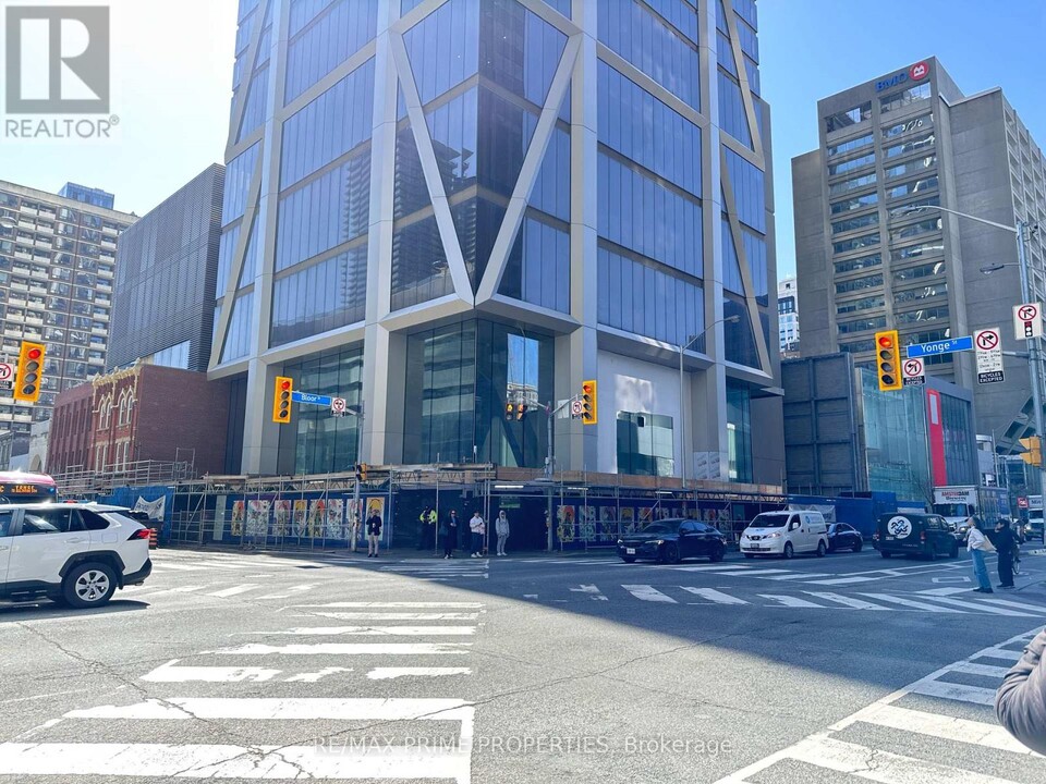 771-771 Yonge St in Toronto, ON - Building Photo