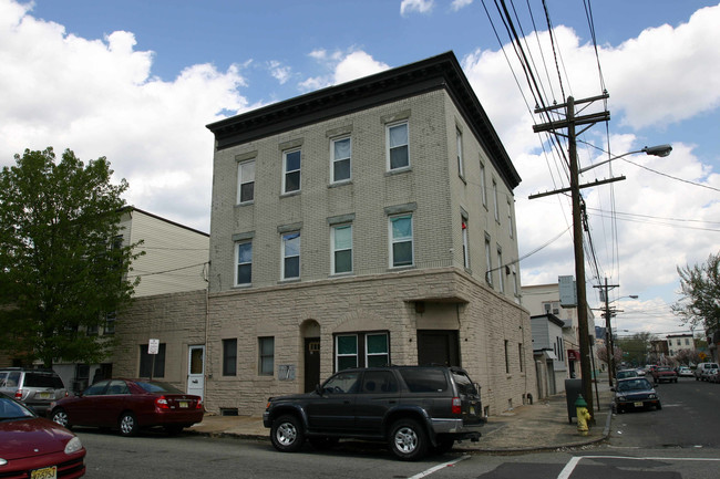 44-46 Delancey St in Newark, NJ - Building Photo - Building Photo