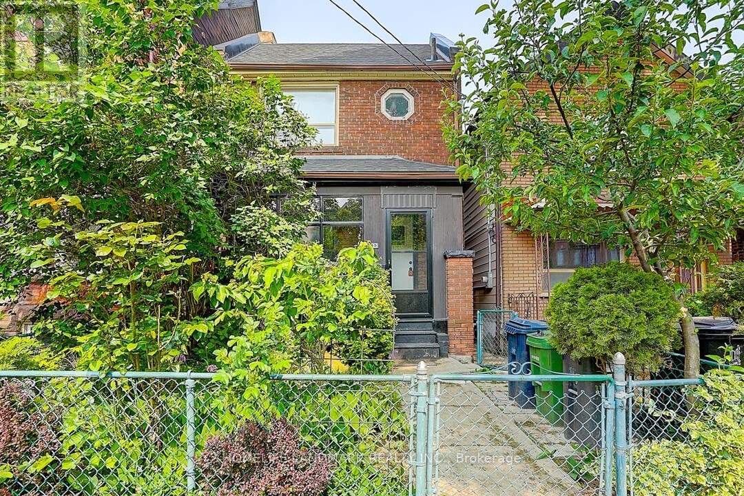 149 Euclid Ave in Toronto, ON - Building Photo