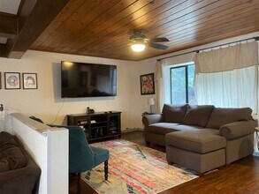 948 Arbula Dr in Crestline, CA - Building Photo - Building Photo