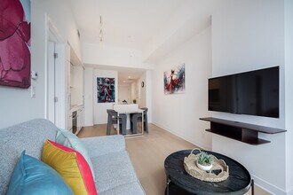 815 Rue de la Montagne, Unit SI ID1261851P in Québec, QC - Building Photo - Building Photo