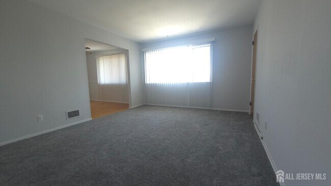 89 Van Buren Ave in Metuchen, NJ - Building Photo - Building Photo