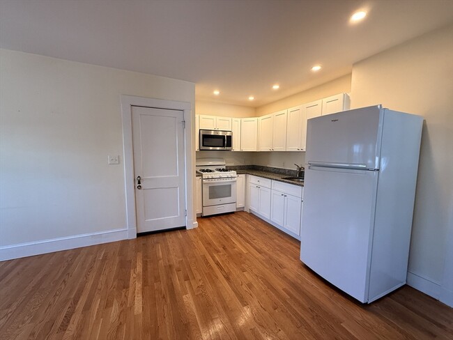 24 Brook Rd in Quincy, MA - Building Photo - Building Photo