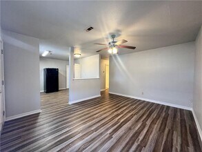 884 W Holly St in Fayetteville, AR - Building Photo - Building Photo