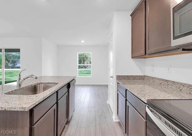 242 Lisette St in Ft. Myers, FL - Building Photo - Building Photo