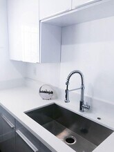 1333 W 36th Pl in Los Angeles, CA - Foto de edificio - Building Photo