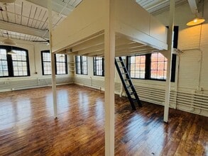 595 Mineral Spring Ave, Unit 14 in Pawtucket, RI - Foto de edificio - Building Photo