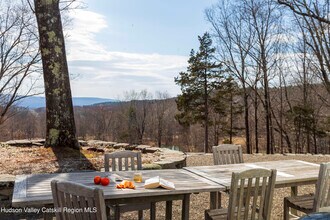 94 Cherry Hill Rd in Accord, NY - Building Photo - Building Photo