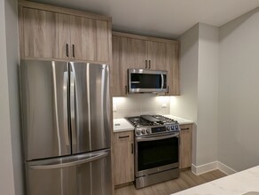 2457 W Logan Blvd, Unit GDN in Chicago, IL - Building Photo - Building Photo