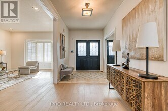 462 Delaney Dr in Ajax, ON - Building Photo - Building Photo