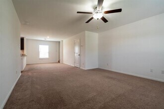 128 Maywood Ln in Jarrell, TX - Building Photo - Building Photo