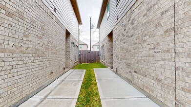 519 Dr. Martin Luther King Jr. Dr. in La Porte, TX - Foto de edificio - Building Photo