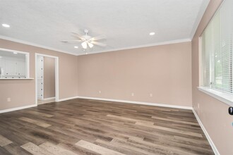 1906 Airline Dr in Katy, TX - Building Photo - Building Photo