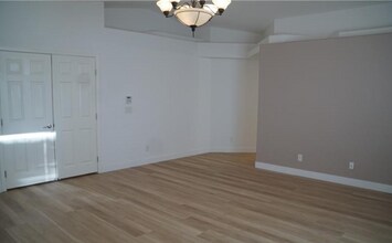 389 Foster Springs Rd in Las Vegas, NV - Building Photo - Building Photo