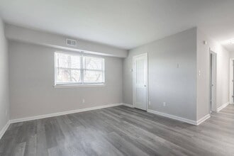 Crossroads Townhomes in Norfolk, VA - Foto de edificio - Building Photo