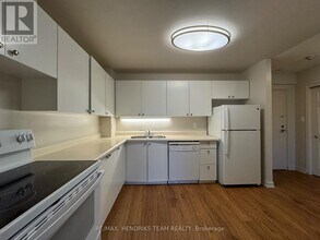 128 St Augustine Dr in St Catharines, ON - Building Photo - Building Photo