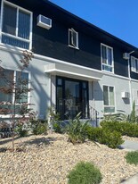 5 W Pine St in Alhambra, CA - Building Photo