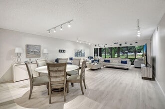 5547 Fairway Park Dr in Boynton Beach, FL - Building Photo - Building Photo