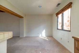 356 Calle Loma Norte in Santa Fe, NM - Building Photo - Building Photo