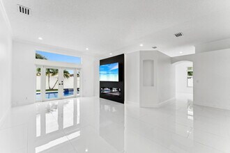 6009 Royal Birkdale Dr in Greenacres, FL - Building Photo - Building Photo