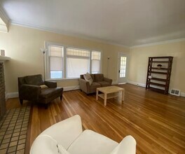 2211 Eldred Ave, Unit Eldred Lower in Lakewood, OH - Foto de edificio - Building Photo