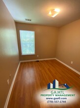 365 Brookview Dr in Riverdale, GA - Building Photo - Building Photo