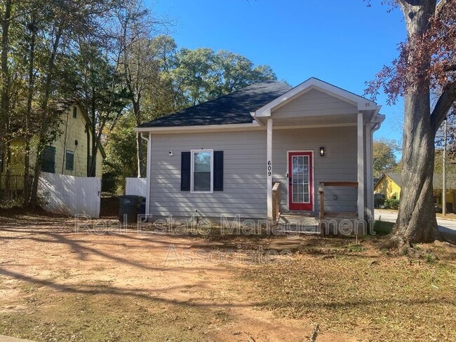 property at 609 N Hill St