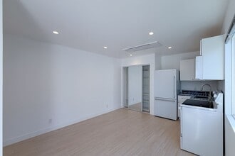 118 Bardsdale Ave in Oxnard, CA - Building Photo - Building Photo