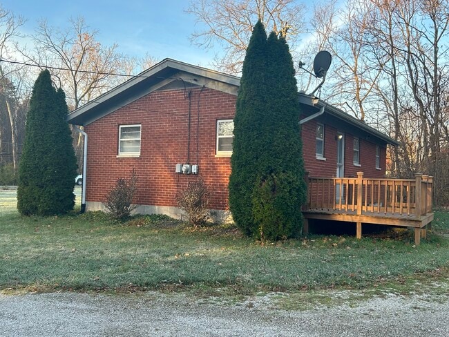 4090 Old Vincennes Rd in Floyds Knobs, IN - Building Photo - Building Photo