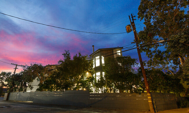 807 Warren Ave in Venice, CA - Building Photo - Building Photo