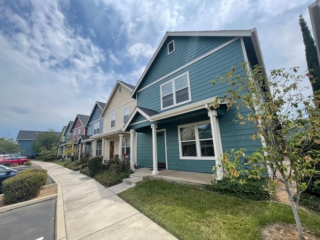 property at 2099 Hartford Dr