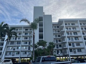 4835 Bonita Beach Rd SW in Bonita Springs, FL - Building Photo
