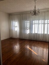 1832 1/2 N Van Ness Ave, Unit Hollywood -Franklin in Los Angeles, CA - Building Photo - Building Photo