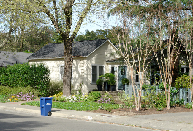 106 1st St in Healdsburg, CA - Building Photo - Building Photo