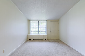 Fox Brook Townhomes in Hamburg, NY - Foto de edificio - Interior Photo