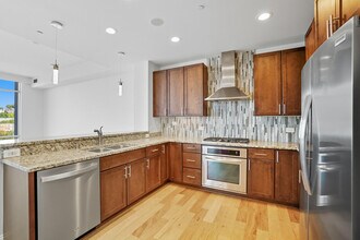 400 Riverboat Row in Newport, KY - Building Photo - Building Photo