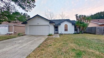 3358 Secret Isle Ln in Jacksonville, FL - Building Photo