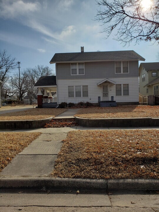 415 W 6th St in Newton, KS - Building Photo