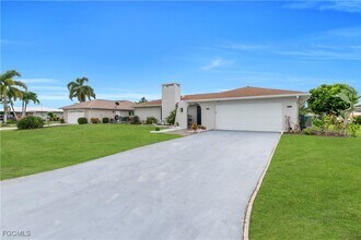 3746 SE 1st Pl in Cape Coral, FL - Building Photo - Building Photo