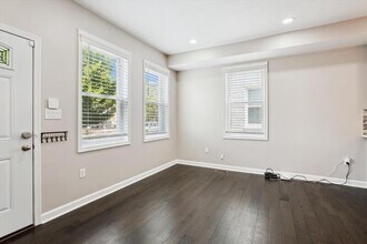 526 Roxboro Pl NW in Washington, DC - Building Photo - Building Photo