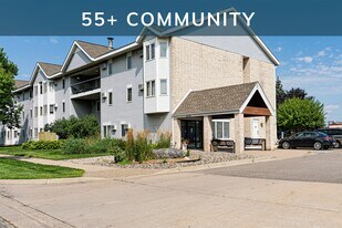 Lynn Court in Savage, MN - Building Photo