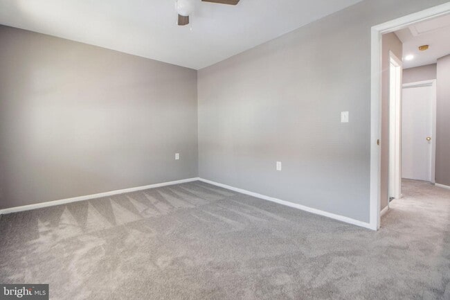 825 Showell Ct photo'