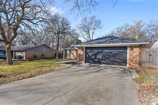 2302 Jacqueline Dr in Denton, TX - Building Photo