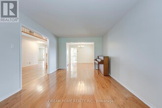 4511 Sedgefield Rd in Mississauga, ON - Building Photo - Building Photo