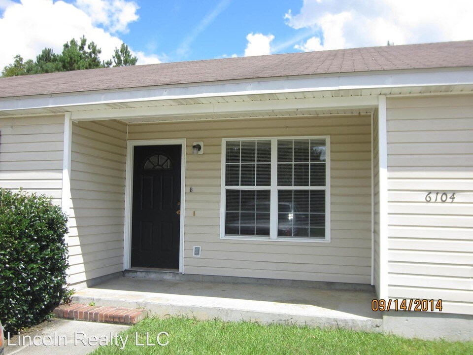 6104 Vinnie Dr in Valdosta, GA - Building Photo