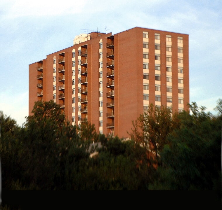 Dulaney Towers in Towson, MD - Foto de edificio