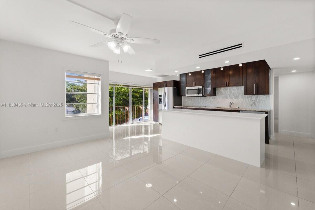 9370 W Flagler St in Miami, FL - Building Photo