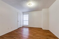 2814 Wimbledon Ct in Garland, TX - Foto de edificio - Building Photo